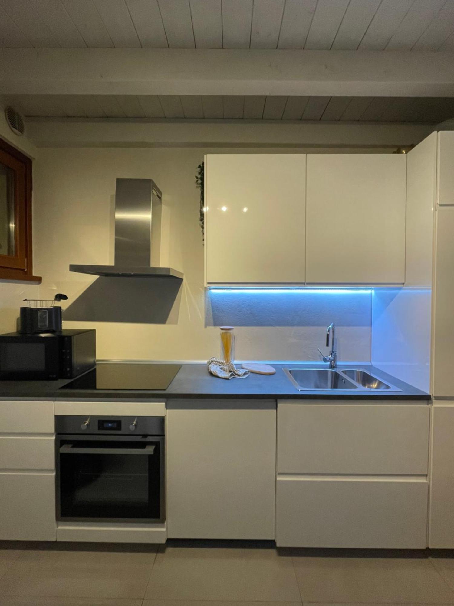 Amelie Apartment Desenzano del Garda Bagian luar foto