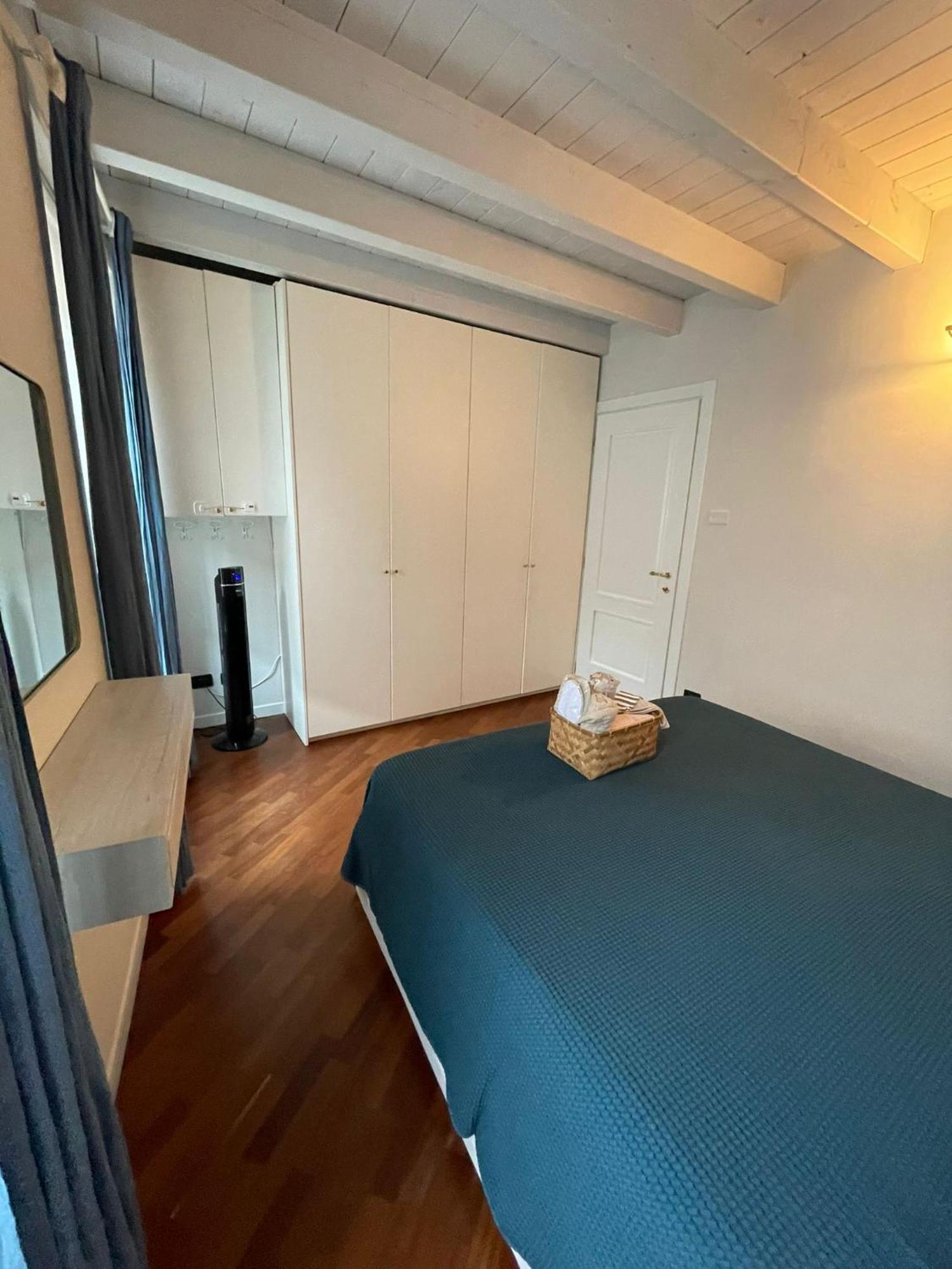 Amelie Apartment Desenzano del Garda Bagian luar foto