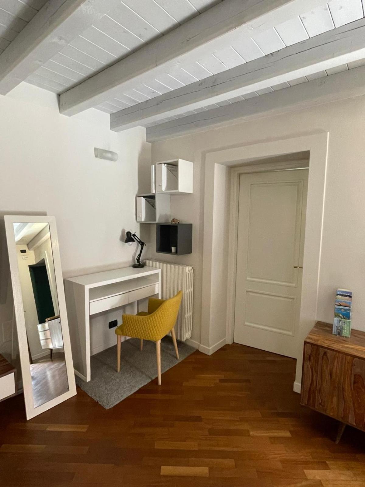 Amelie Apartment Desenzano del Garda Bagian luar foto